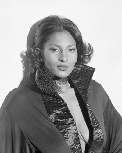 Pam Grier #JHRjEEm1