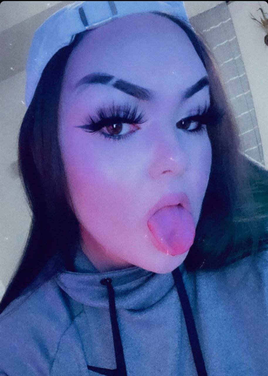 thick ass PAWG teases her huge boobs and ass over snapchat leaked #1HrwIaKO