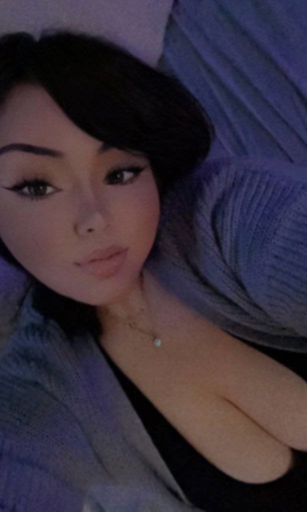 thick ass PAWG teases her huge boobs and ass over snapchat leaked #exn5GO5D