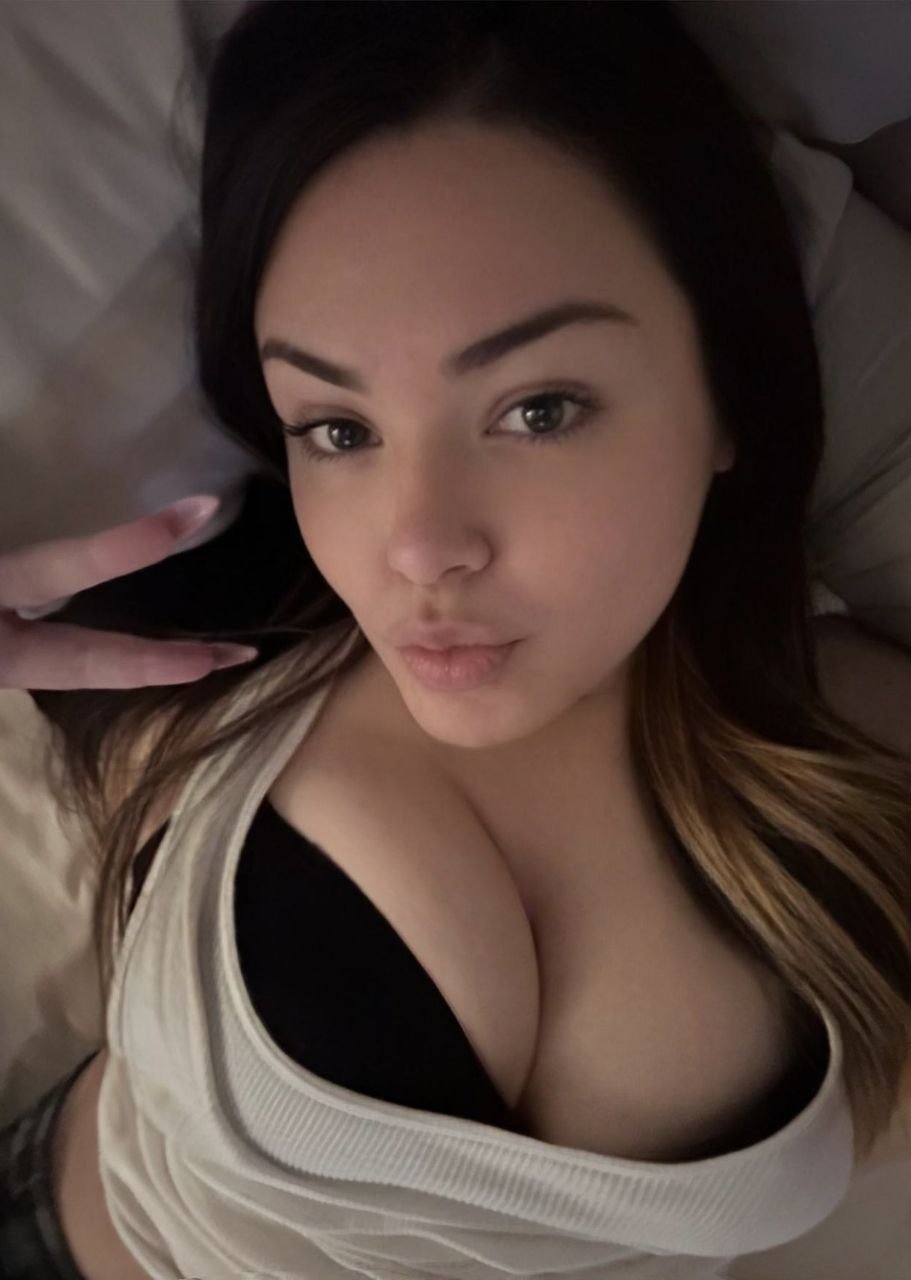 thick ass PAWG teases her huge boobs and ass over snapchat leaked #uuV8M58S