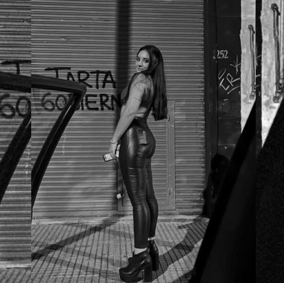 Hermosa morocha trola #54qWVjs8