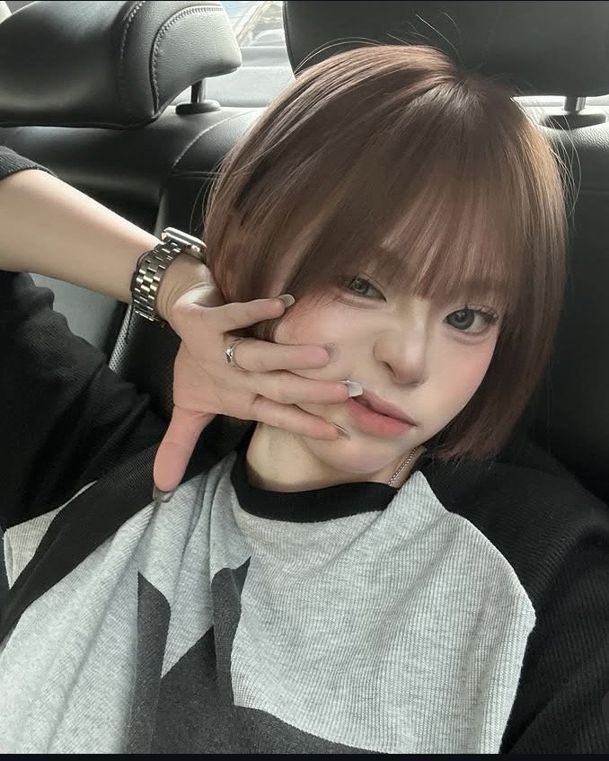 이예령 학폭논란있을때 상납한다고 구라치고 디엠했는데 바로보더니 상납하라고 욕 존나박더라 ㅋㅋ답장 안하니까 계속 달라고 지랄함❤️ 결국엔 욕만 실컷 얻어먹고 폭딸💦 #J7XFFvmW